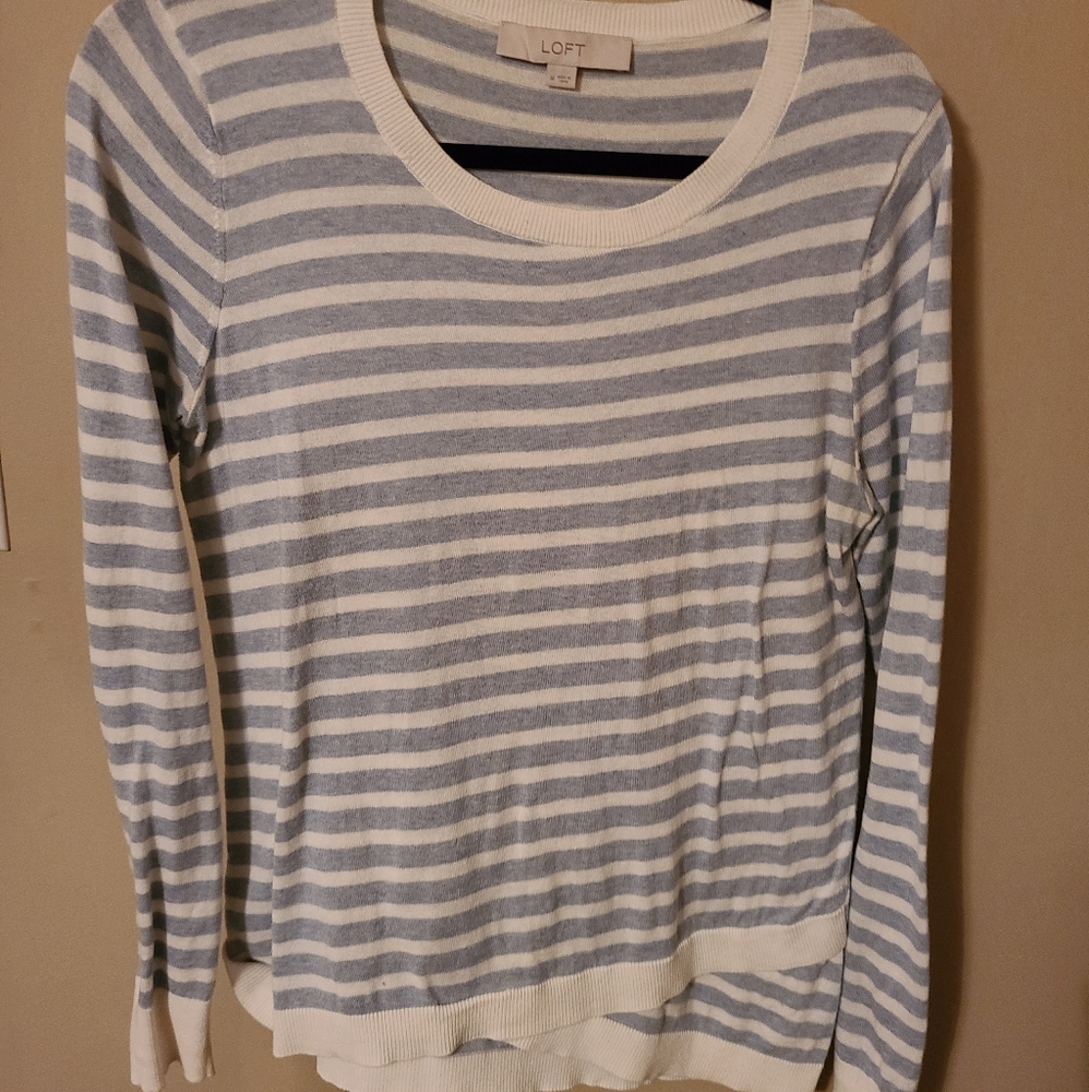 Loft sweaters - Picture 2 of 2